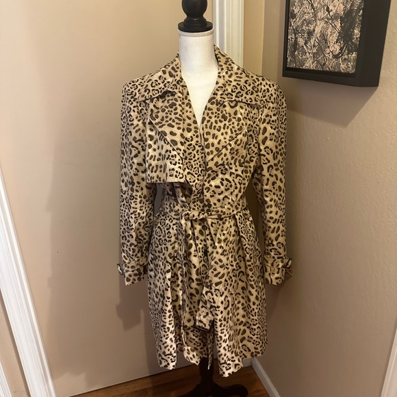Dana Buchman Jackets & Blazers - Dana Buckman animal print jacket. Size 14..